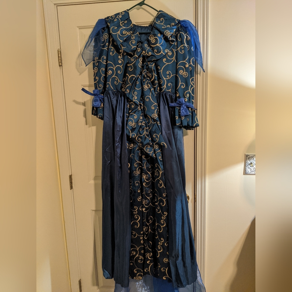 Renaissance Style Queen Gown